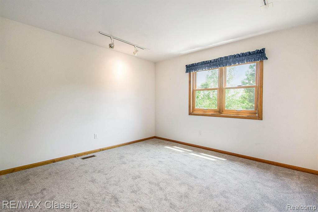 11439 ARROWHEAD Drive, South Lyon, MI 48178 — Photo 25