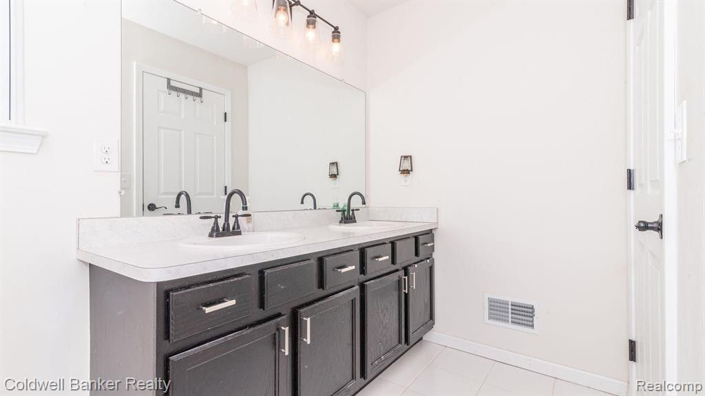 8836 LILLY Drive, Ypsilanti, MI 48197 — Photo 35