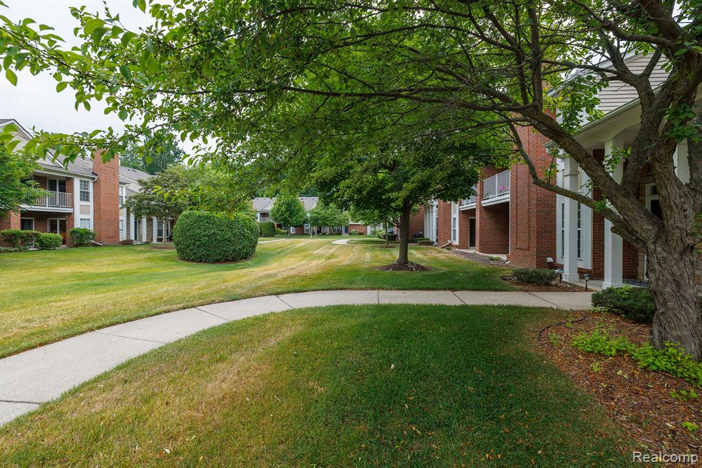 5368 PINE AIRES Drive, Sterling Heights, MI 48314 — Photo 4