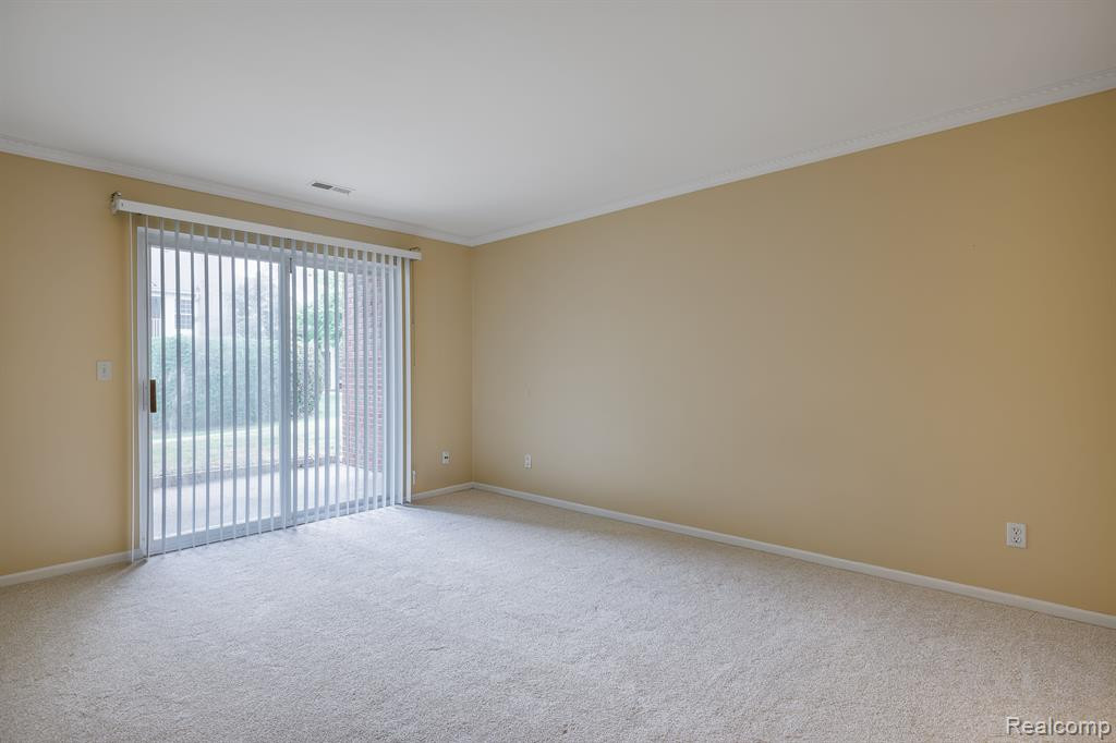 5368 PINE AIRES Drive, Sterling Heights, MI 48314 — Photo 5