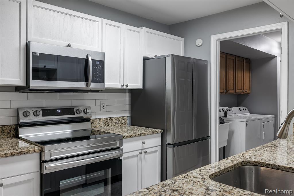 5368 PINE AIRES Drive, Sterling Heights, MI 48314 — Photo 12
