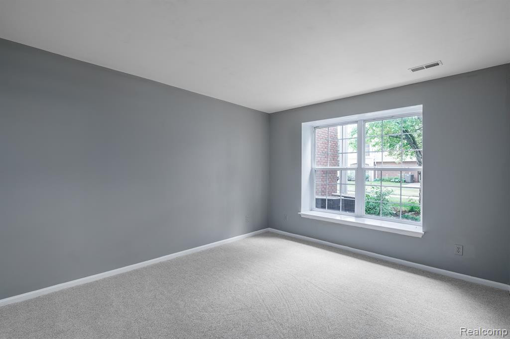 5368 PINE AIRES Drive, Sterling Heights, MI 48314 — Photo 14
