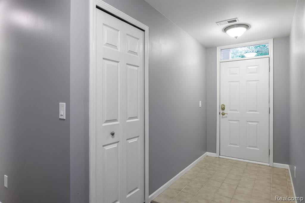 5368 PINE AIRES Drive, Sterling Heights, MI 48314 — Photo 17