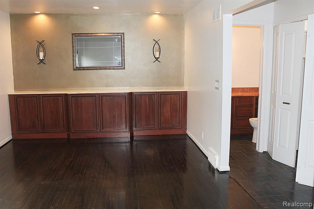 3138 LINDENWOOD Drive, Dearborn, MI 48120 — Photo 4
