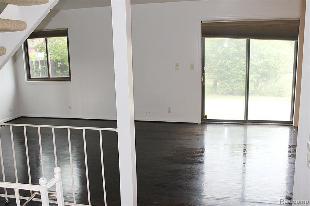 3138 LINDENWOOD Drive, Dearborn, MI 48120 — Photo 5