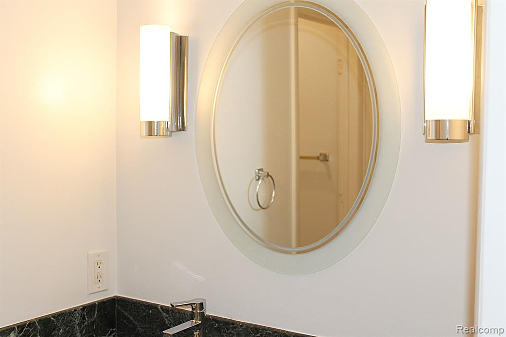 3138 LINDENWOOD Drive, Dearborn, MI 48120 — Photo 12