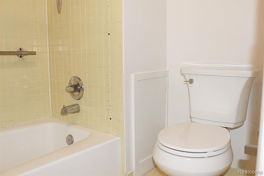 3138 LINDENWOOD Drive, Dearborn, MI 48120 — Photo 14