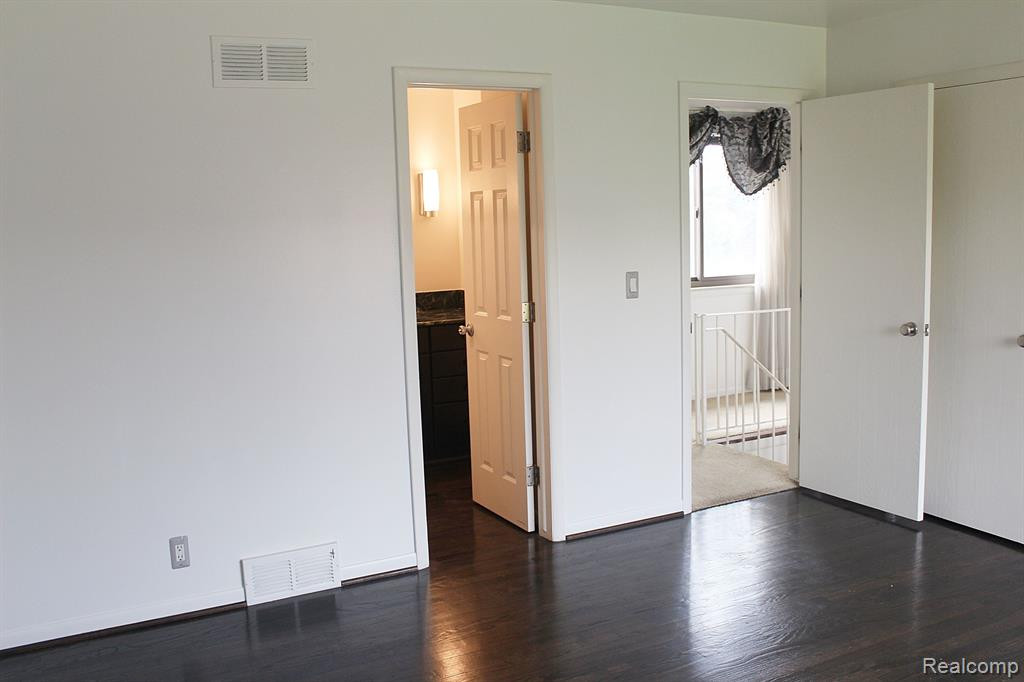 3138 LINDENWOOD Drive, Dearborn, MI 48120 — Photo 15