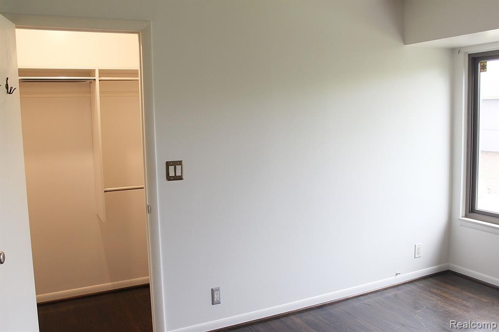 3138 LINDENWOOD Drive, Dearborn, MI 48120 — Photo 17