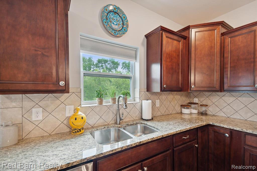 9623 NEUMANN Circle, Ypsilanti, MI 48197 — Photo 15