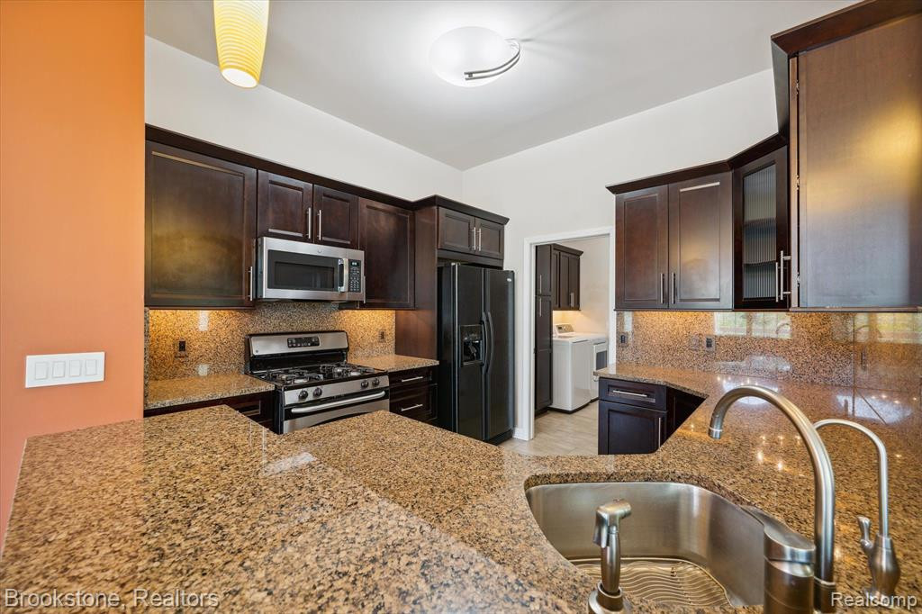 4051 PINE RIDGE Drive, Dryden, MI 48428 — Photo 8