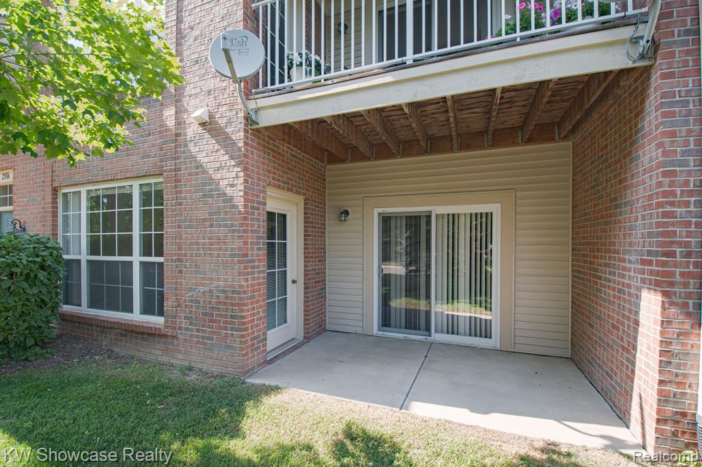 25106 CHESAPEAKE Circle, Walled Lake, MI 48390 — Photo 2