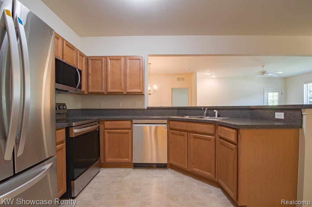 25106 CHESAPEAKE Circle, Walled Lake, MI 48390 — Photo 11