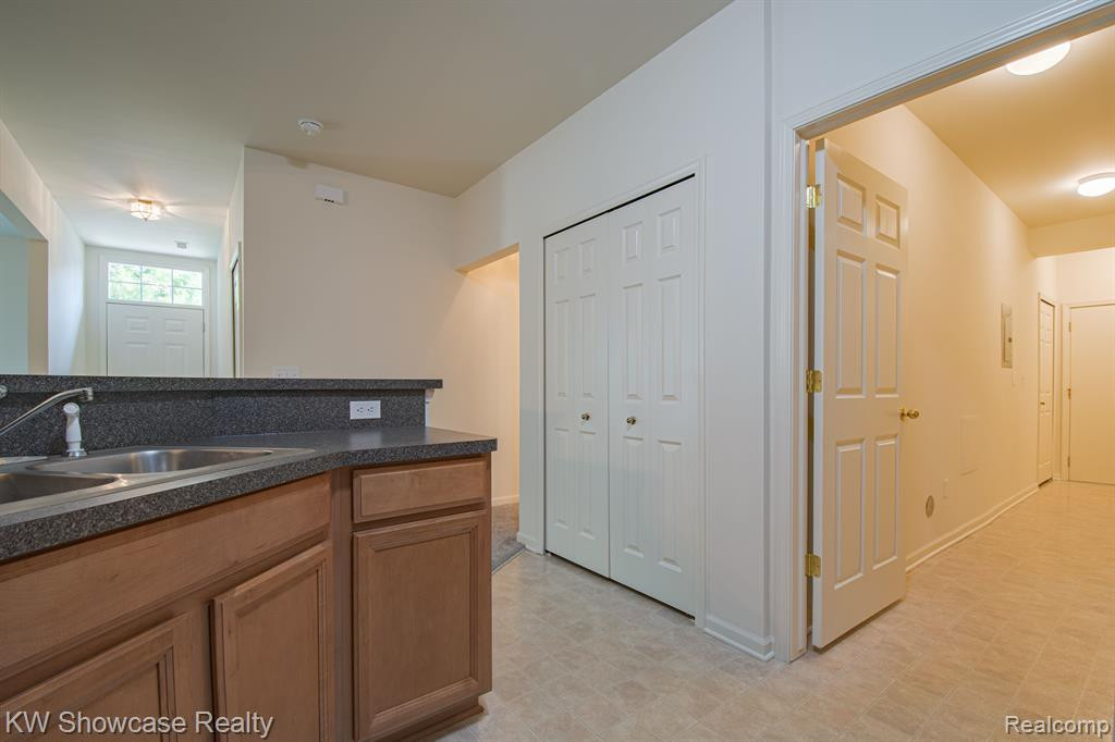 25106 CHESAPEAKE Circle, Walled Lake, MI 48390 — Photo 12