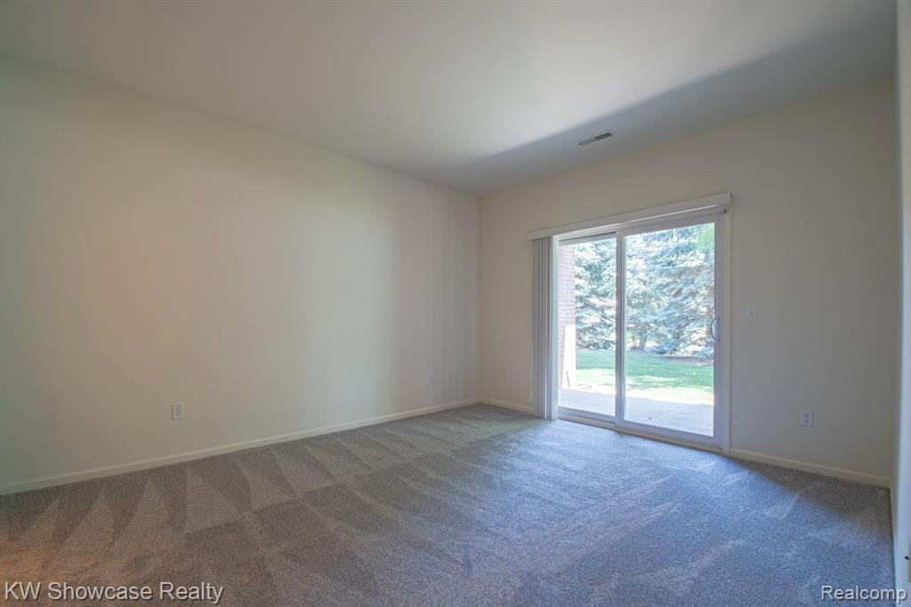 25106 CHESAPEAKE Circle, Walled Lake, MI 48390 — Photo 18
