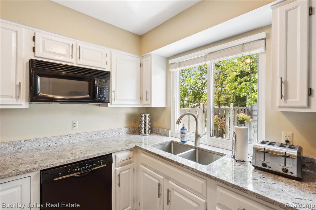 2827 MONTE, Brighton, MI 48114 — Photo 3