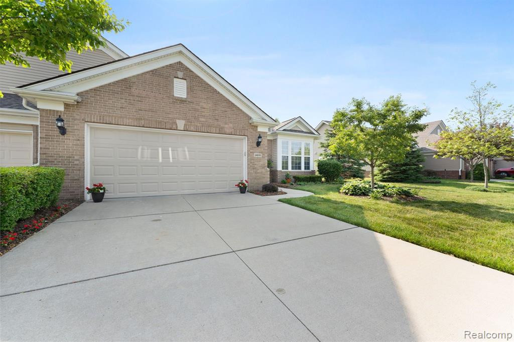 24510 SAND LAKE Lane, Brownstown, MI 48134 — Photo 2