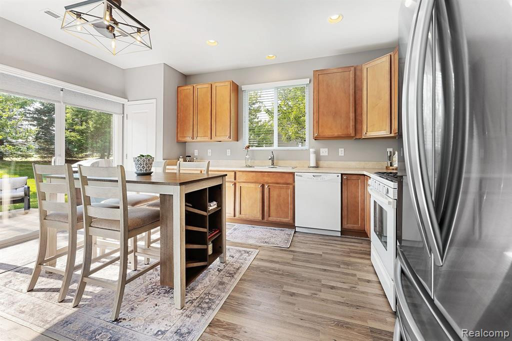 24510 SAND LAKE Lane, Brownstown, MI 48134 — Photo 9