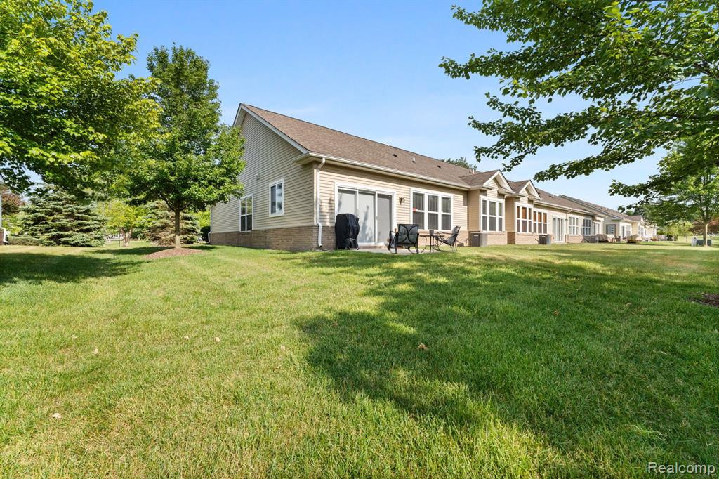 24510 SAND LAKE Lane, Brownstown, MI 48134 — Photo 23