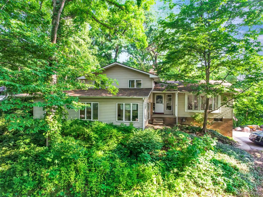 2450 CANYON Drive, Ypsilanti, MI 48197 — front exterior