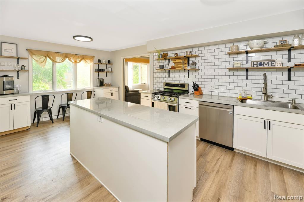 2450 CANYON Drive, Ypsilanti, MI 48197 — Photo 16