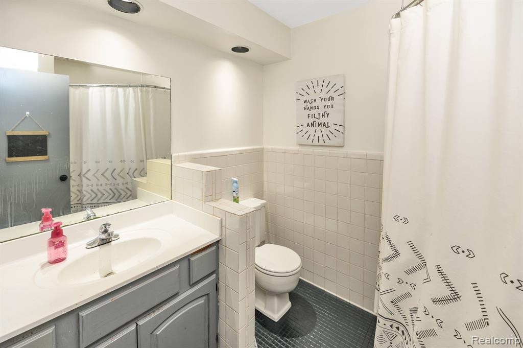 2450 CANYON Drive, Ypsilanti, MI 48197 — Photo 26