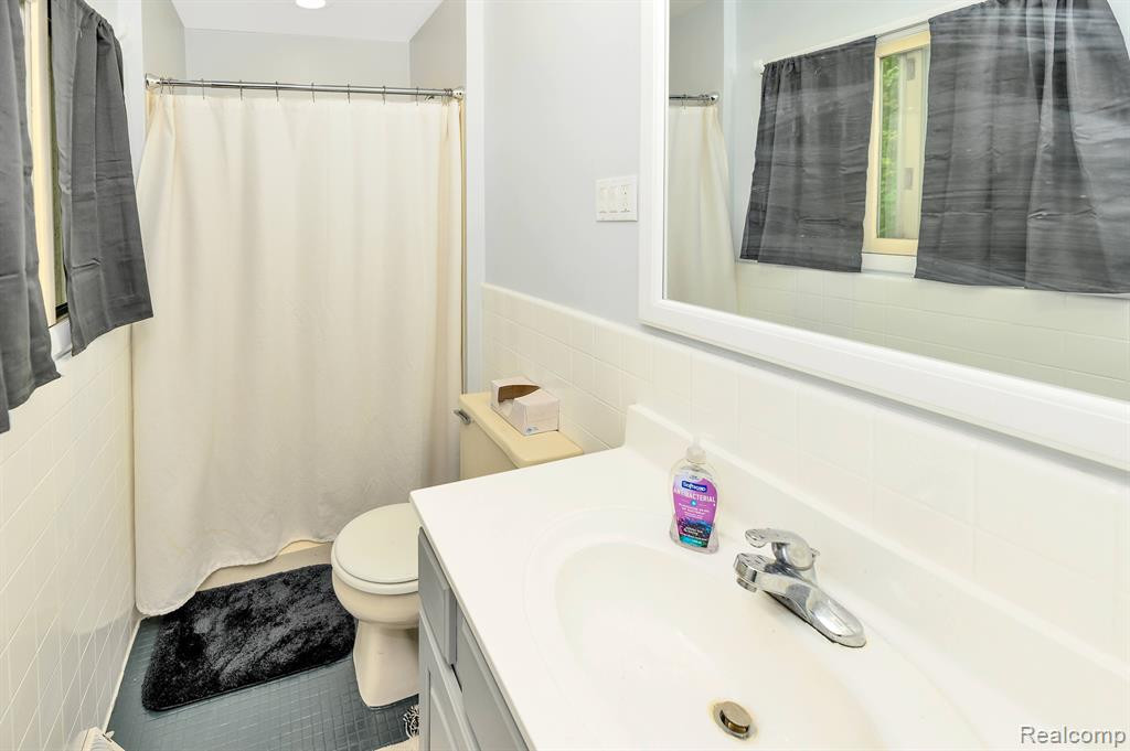 2450 CANYON Drive, Ypsilanti, MI 48197 — Photo 30