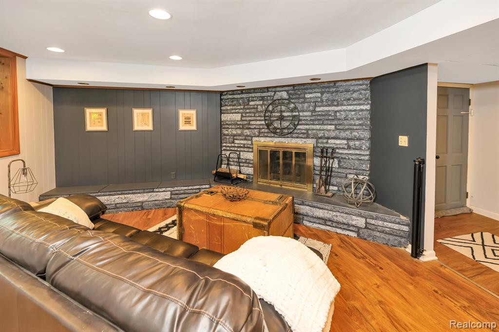 2450 CANYON Drive, Ypsilanti, MI 48197 — Photo 33