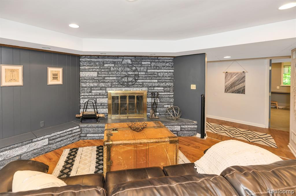 2450 CANYON Drive, Ypsilanti, MI 48197 — Photo 34