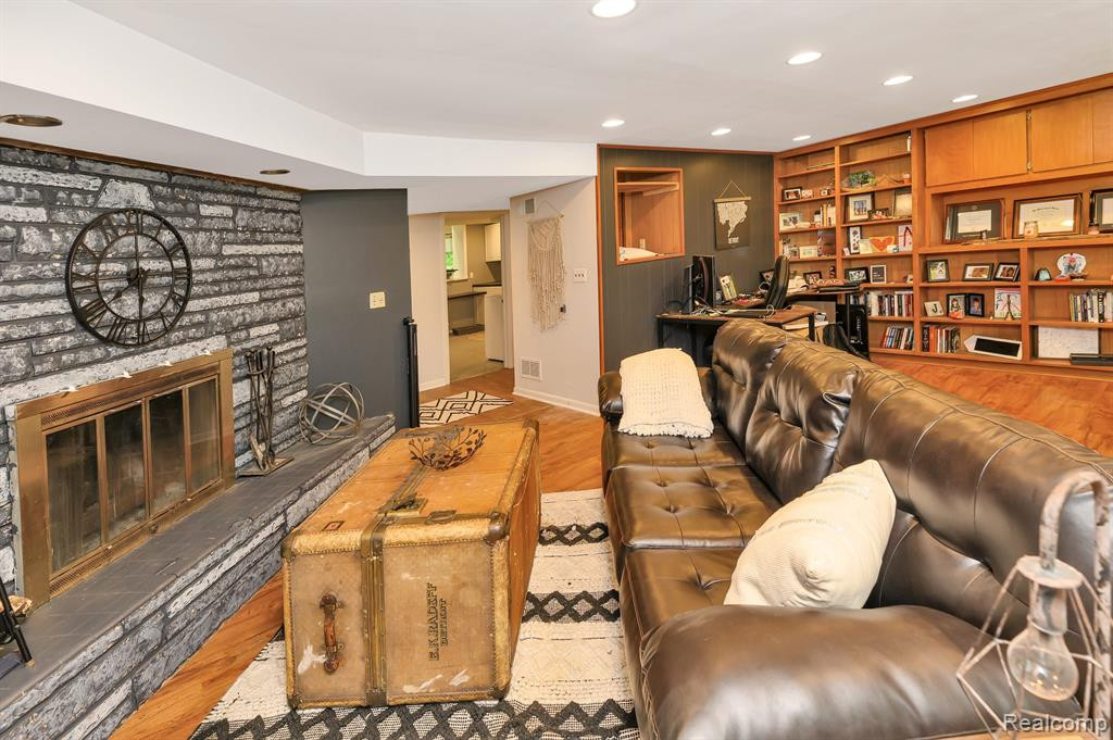 2450 CANYON Drive, Ypsilanti, MI 48197 — Photo 35