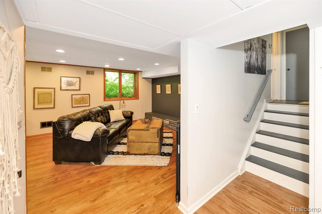 2450 CANYON Drive, Ypsilanti, MI 48197 — Photo 36