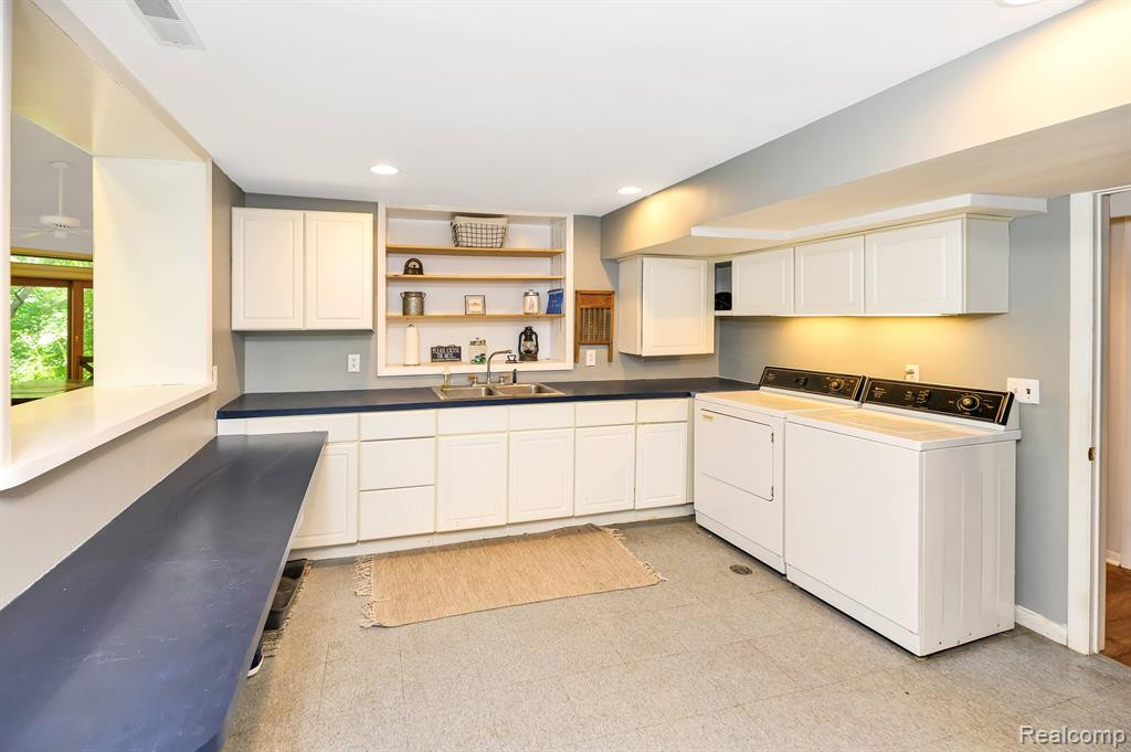 2450 CANYON Drive, Ypsilanti, MI 48197 — Photo 38