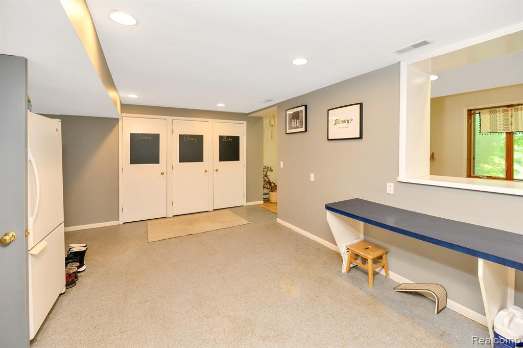 2450 CANYON Drive, Ypsilanti, MI 48197 — Photo 40
