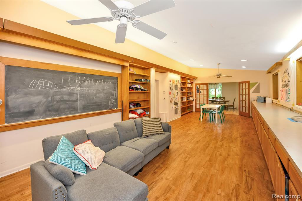 2450 CANYON Drive, Ypsilanti, MI 48197 — Photo 45