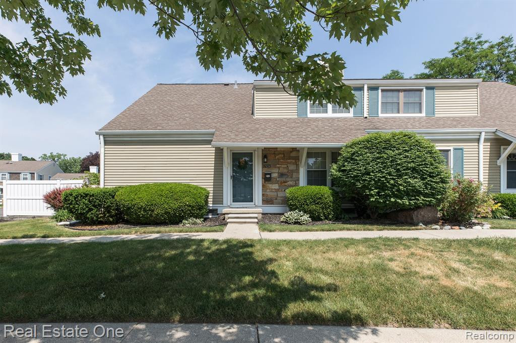 21254 E GLEN HAVEN Circle, Northville, MI 48167 — front exterior