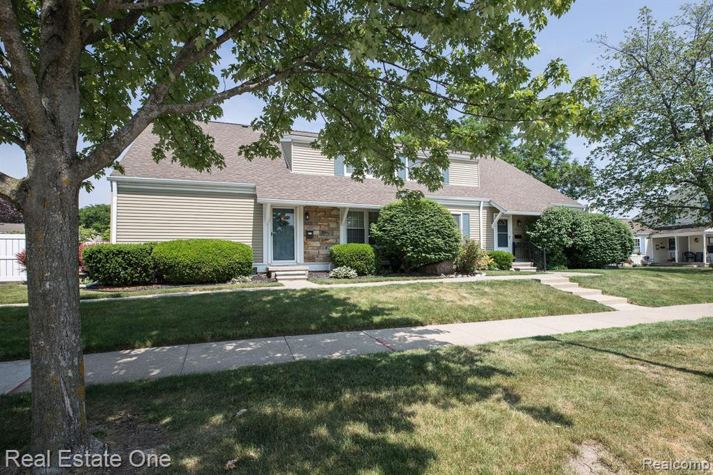 21254 E GLEN HAVEN Circle, Northville, MI 48167 — Photo 2