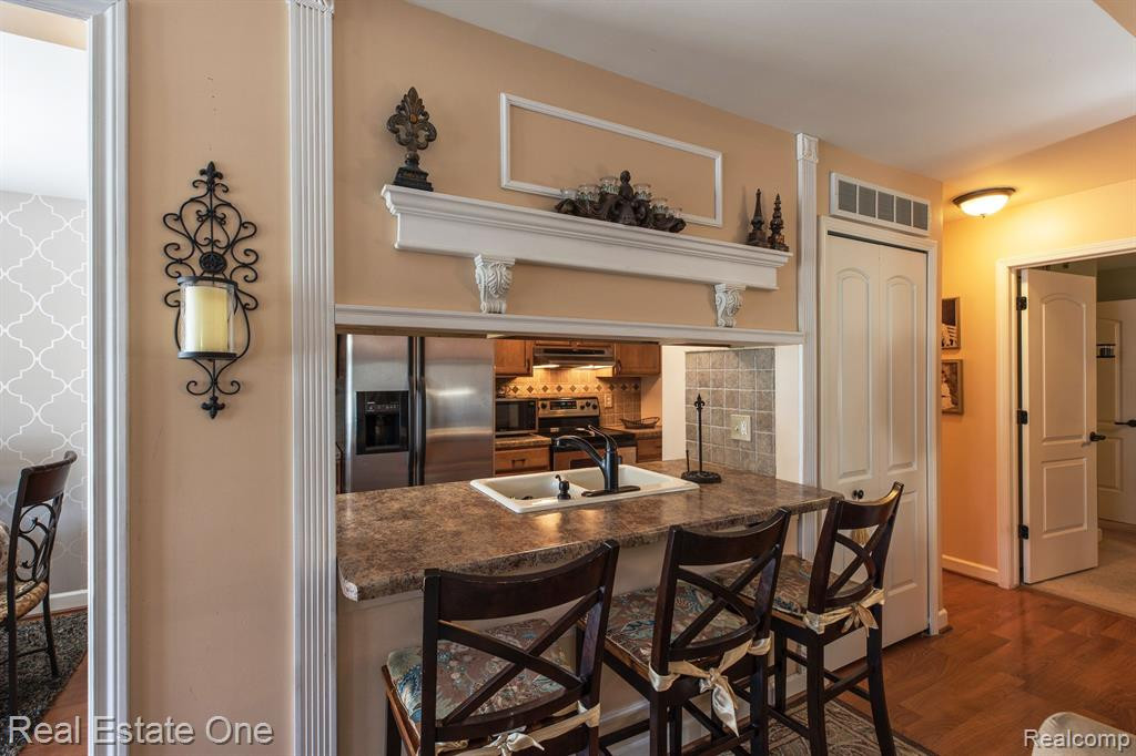 21254 E GLEN HAVEN Circle, Northville, MI 48167 — Photo 8