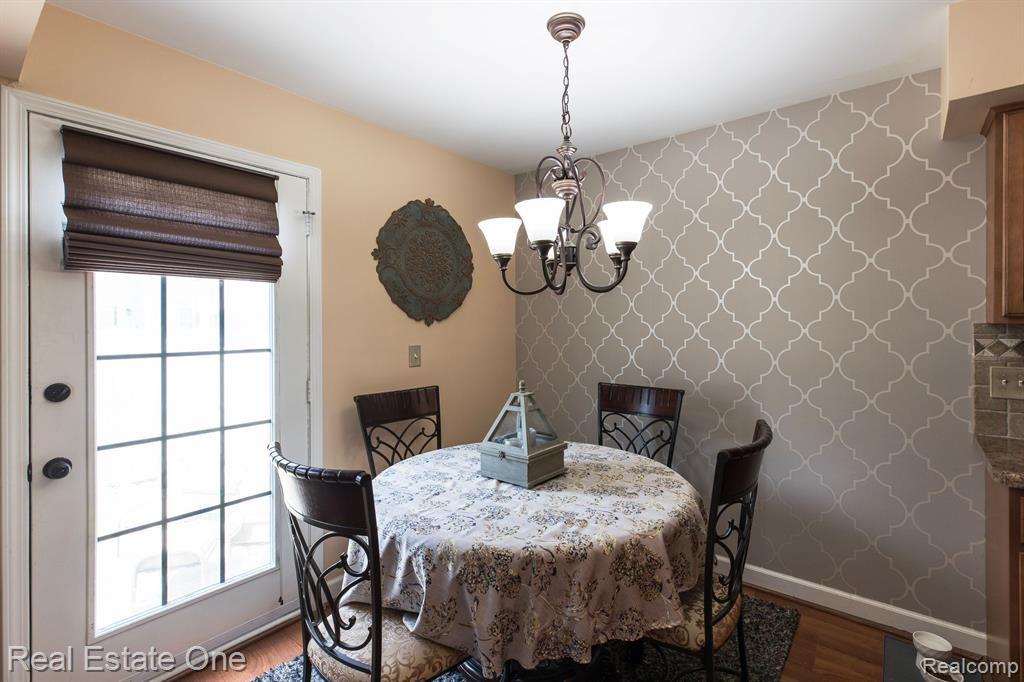 21254 E GLEN HAVEN Circle, Northville, MI 48167 — Photo 9
