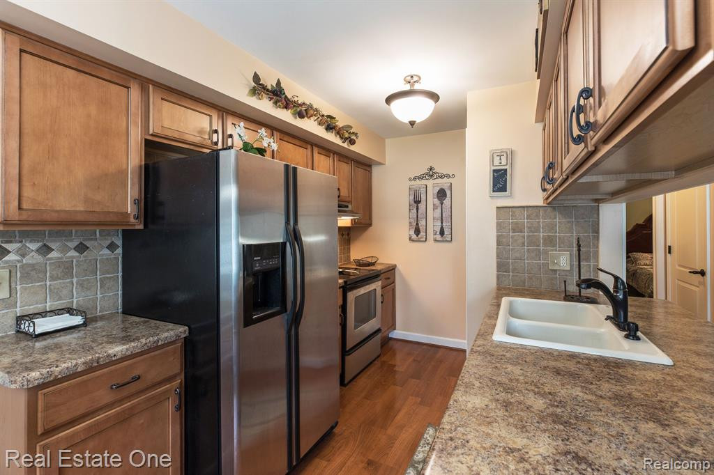 21254 E GLEN HAVEN Circle, Northville, MI 48167 — Photo 11