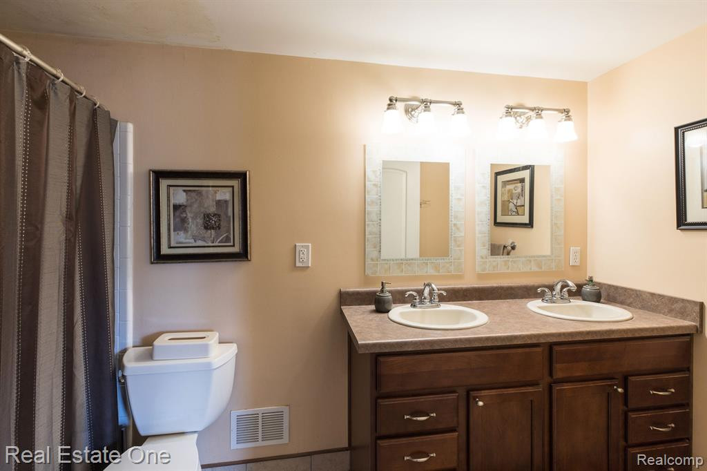 21254 E GLEN HAVEN Circle, Northville, MI 48167 — Photo 19