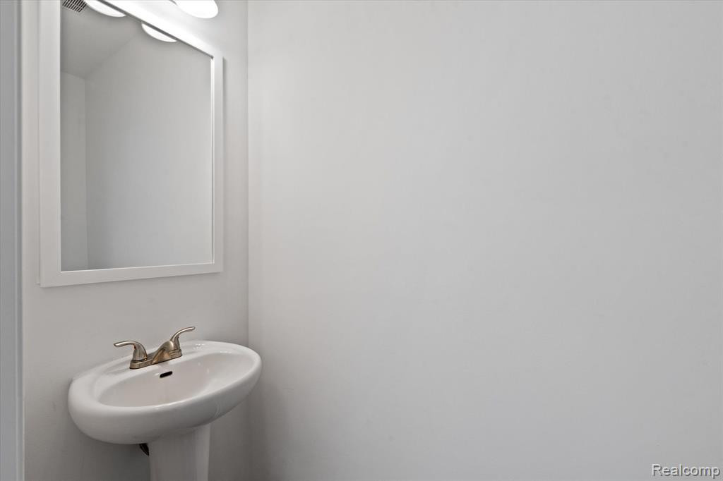 8433 JACK PINE Circle, Ypsilanti, MI 48197 — Photo 17