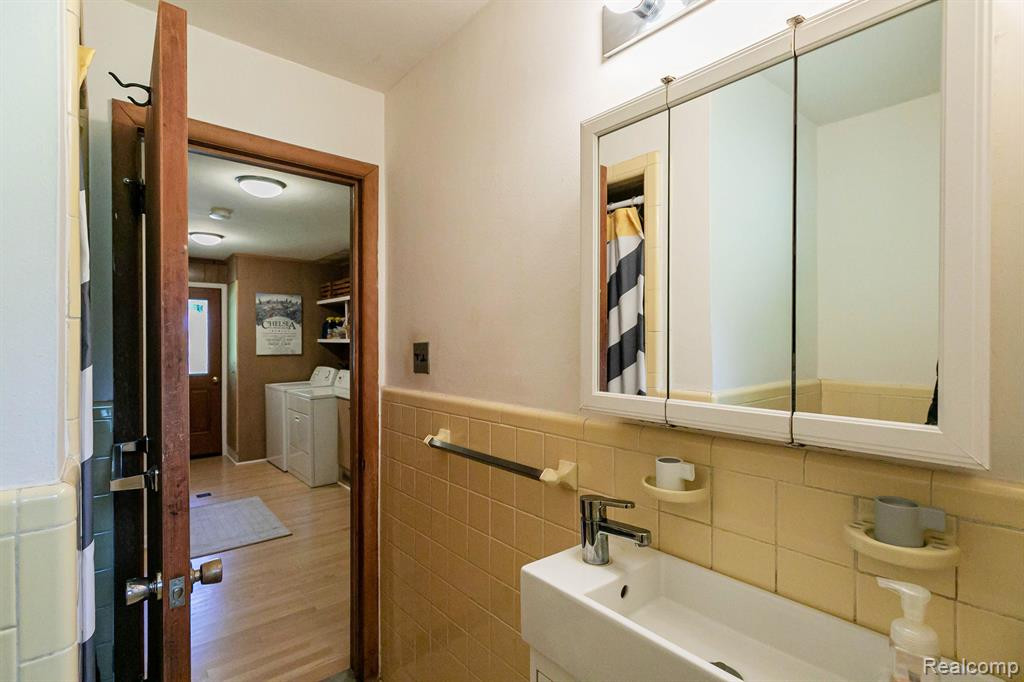 4951 N DIXBORO Road, Ann Arbor, MI 48105 — Photo 11