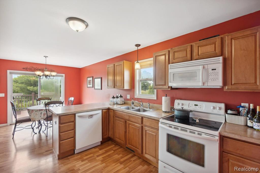 3462 AMBER OAKS Drive, Howell, MI 48855 — Photo 9
