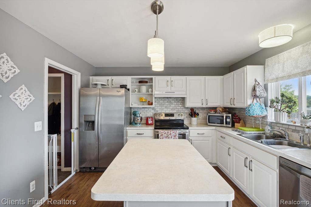6181 OAKHURST Drive, Ypsilanti, MI 48197 — Photo 9