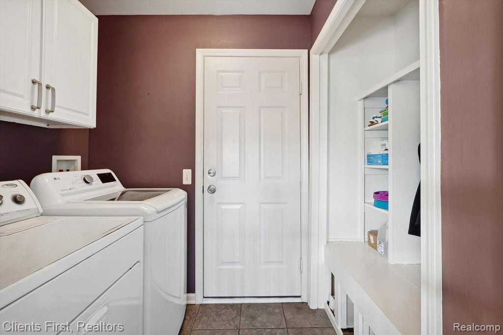 6181 OAKHURST Drive, Ypsilanti, MI 48197 — Photo 11