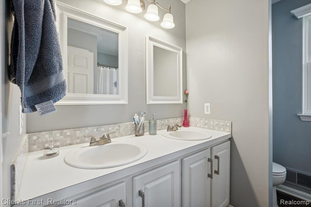 6181 OAKHURST Drive, Ypsilanti, MI 48197 — Photo 16