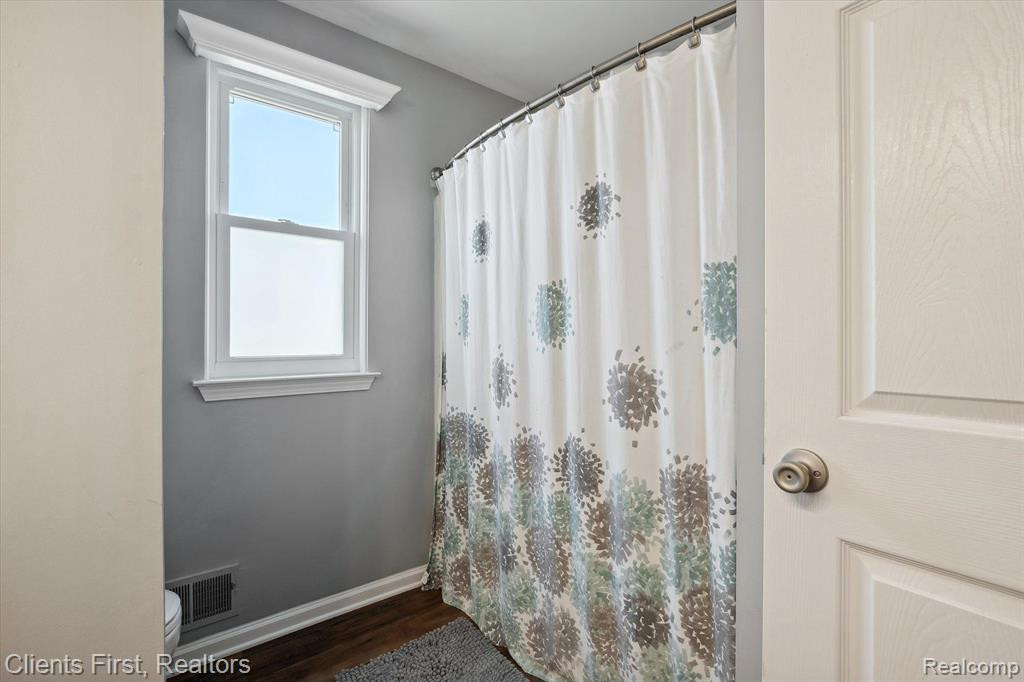 6181 OAKHURST Drive, Ypsilanti, MI 48197 — Photo 17
