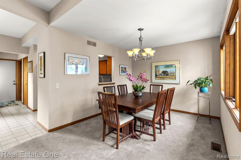 35155 HILLSIDE Drive, Farmington Hills, MI 48335 — Photo 9