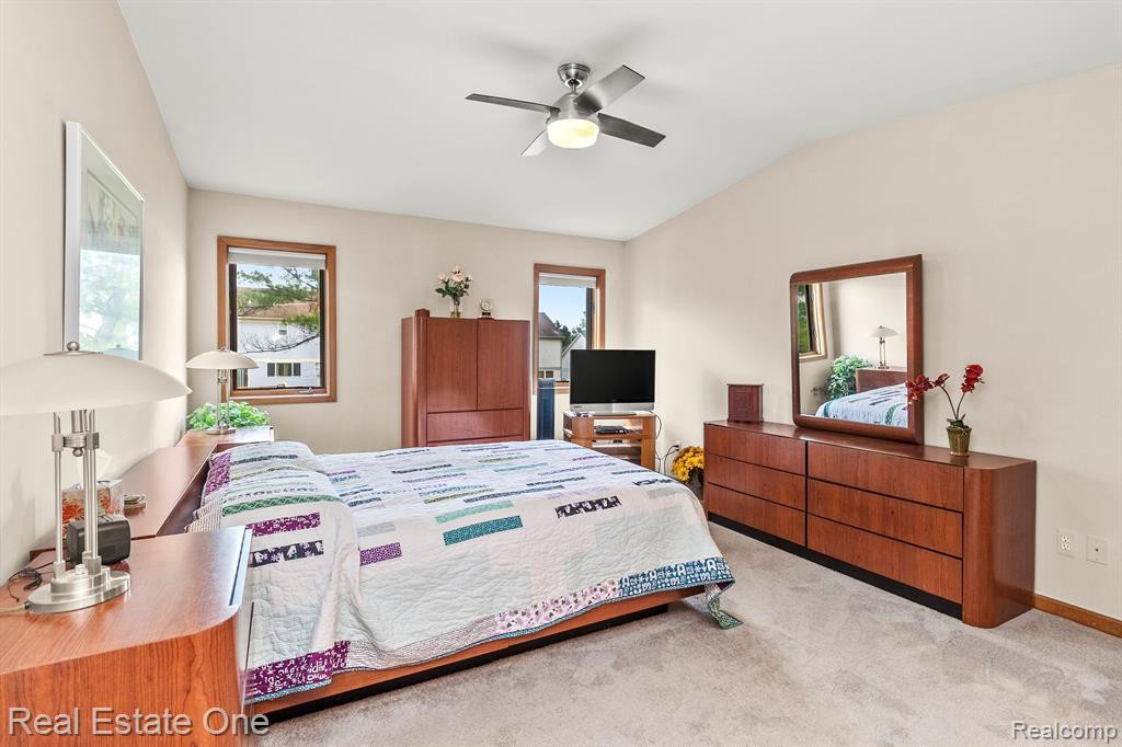 35155 HILLSIDE Drive, Farmington Hills, MI 48335 — Photo 11