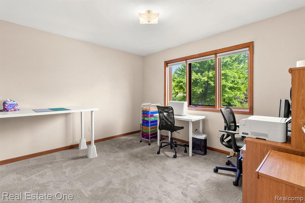 35155 HILLSIDE Drive, Farmington Hills, MI 48335 — Photo 16